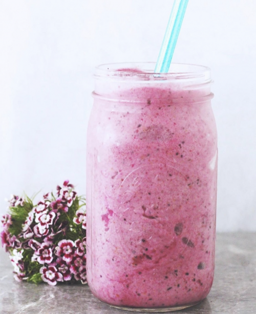 Raspberry-elderberry smoothie with almond milk and banana